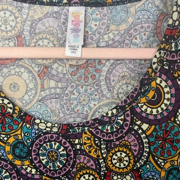 Circle Patterned Lularoe Perfect T-Shirt - Picture 3 of 7